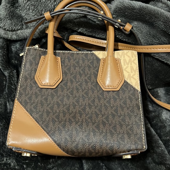 Michael Kors mini purse - Picture 3 of 8